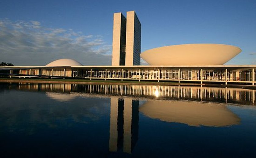 Em jantar, governo quer garantir que base esteja em Brasília para votar PEC