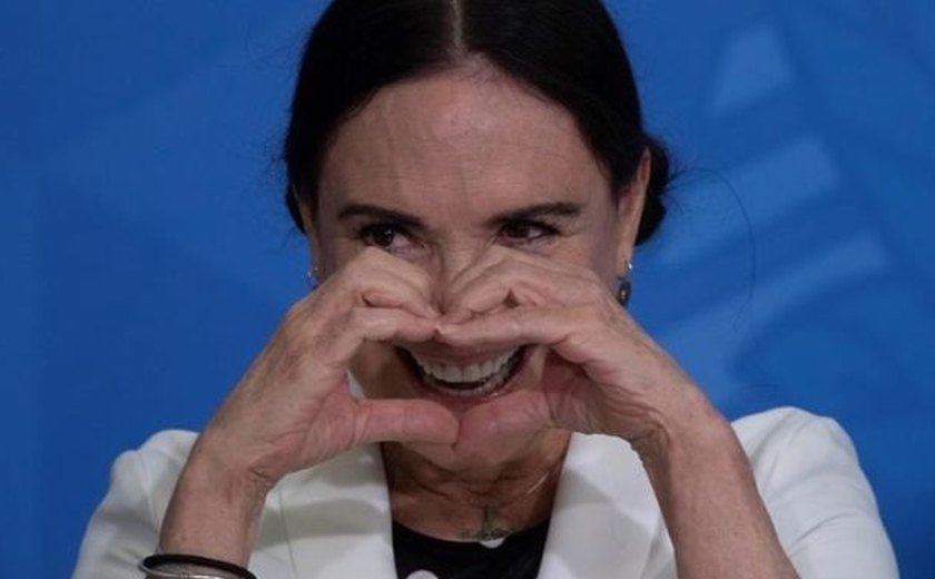 Regina Duarte sonda amigos e autores para voltar à Globo