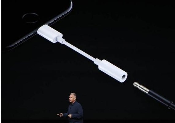 Apple não deve mais fornecer adaptador de fones na caixa do novo iPhone