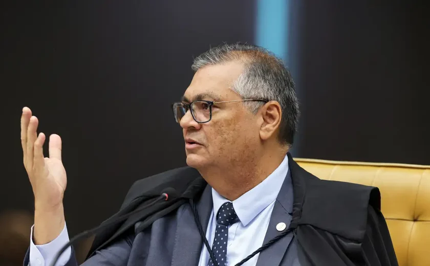 Flávio Dino vota por afastar Lei da Anistia para crimes permanentes