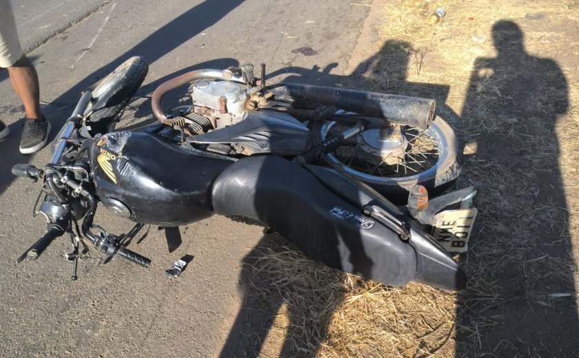 Motociclista e garupa ficam feridos após colisão em Palmeira dos Índios