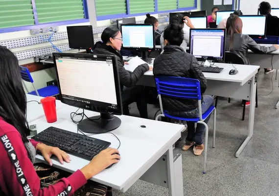 Brasil supera 100 mil escolas públicas com internet gratuita