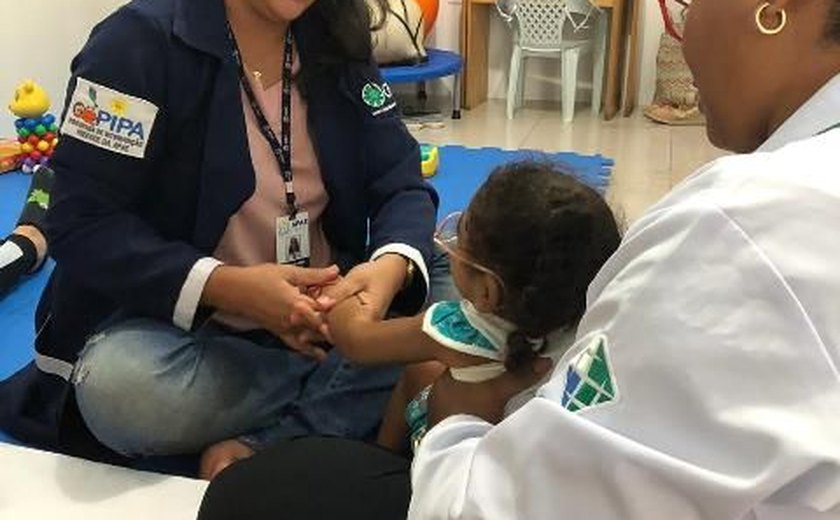 Crianças com síndrome congênita do zika vírus superam limitações