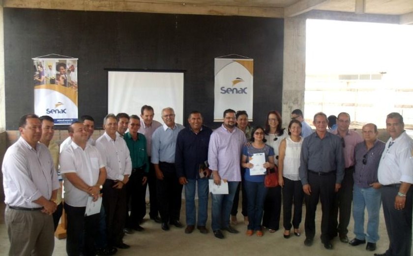 Professora Graça e vereadores visitam canteiro de obras do Senac em Arapiraca