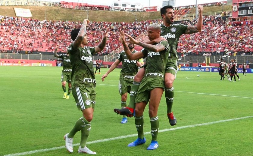 Palmeiras derrota o Vitória no Barradão em tarde inspirada de Deyverson