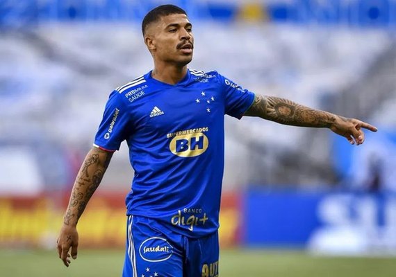 Meia Marcinho encaminha rescisão de contrato com o Cruzeiro para assinar com o CSA