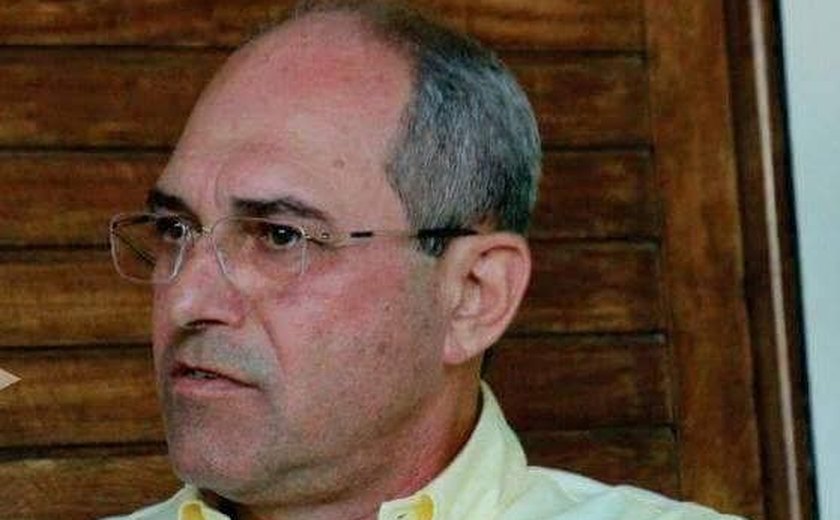 Prefeito admite abrir para Hugo Wanderley ser presidente da AMA