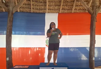 Professora da Uncisal conquista medalha em competição de natação na República Dominicana