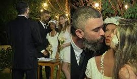 Casal de influenciadores 'se casa' com boneca realista e vivem trisal