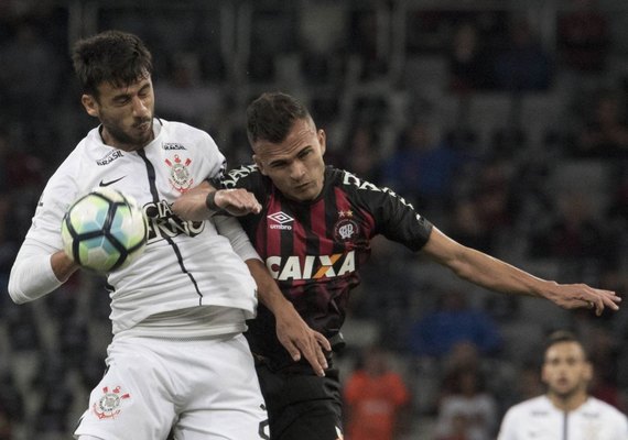 Walter salva e herói improvável decide para o Corinthians na Baixada