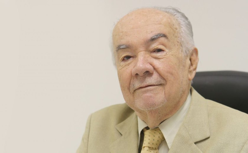 Morre, aos 81 anos, o jornalista Vladimir Calheiros