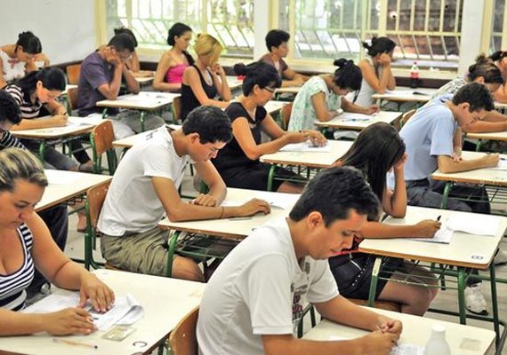 Concursos: 13 órgãos abrem inscrições para 400 vagas na segunda