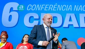 Lula critica Zema por não usar R$ 3,5 bilhões em obras de prevenção à chuva
