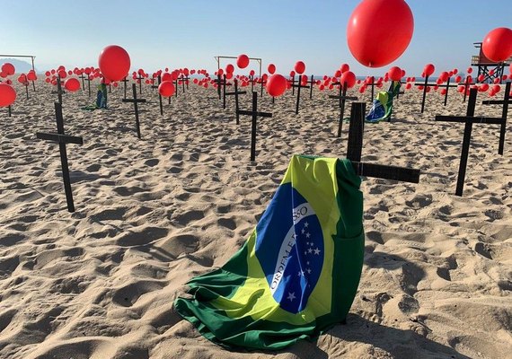 ONG faz manifestação em memória aos quase 100 mil brasileiros mortos pela Covid-19