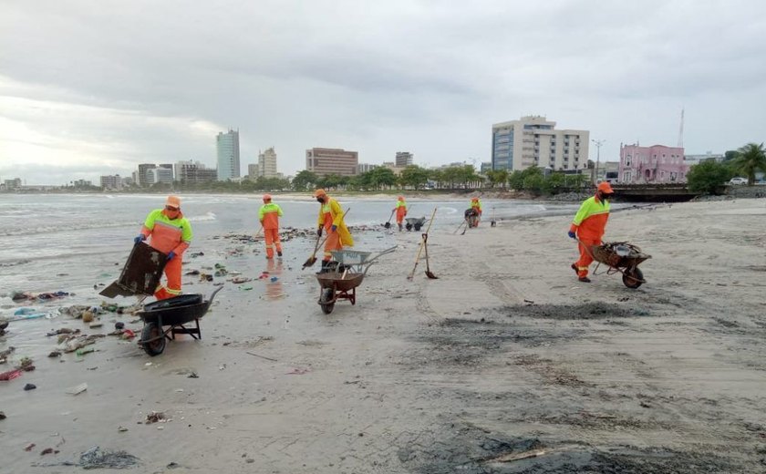 Prefeitura de Maceió recolhe 750 toneladas de resíduos nas praias de Maceió