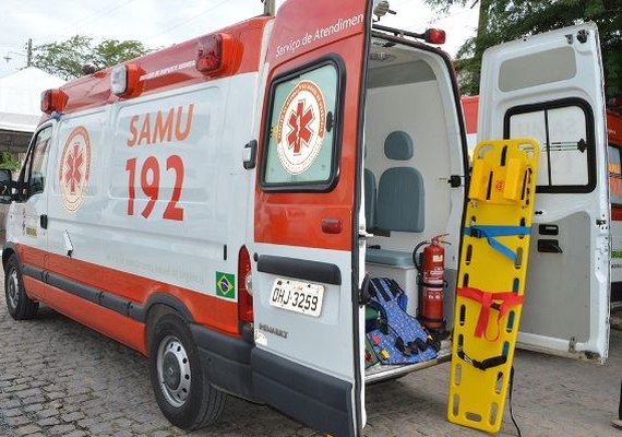 Motorista de 51 anos cochila ao volante e capota com carro na AL-115