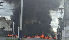Moradores da Grota Santa Helena bloqueiam vias em protesto contra falta de energia elétrica