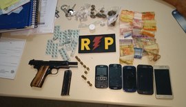 Radiopatrulha prende casal vendendo drogas durante festa em chácara