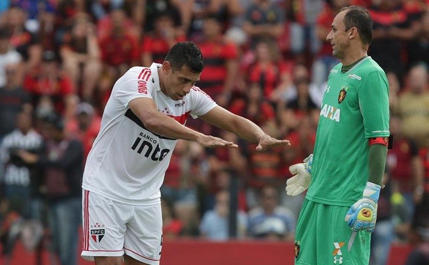 Diego Souza não comemora gol contra Sport e é ovacionado por torcedores na Ilha