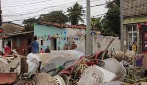 Chuva deixa cenário de pós-guerra na orla lagunar de Maceió