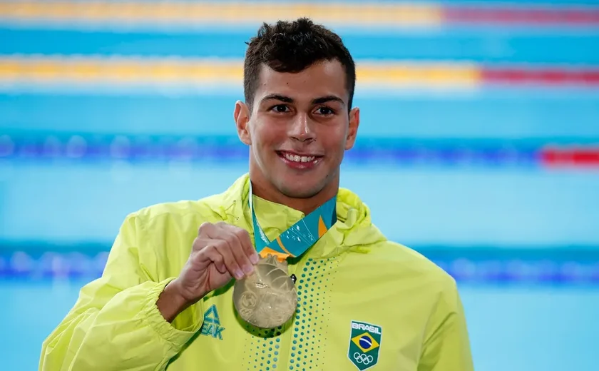 Guilherme Caribé e 'Cachorrão' conquistam o ouro na natação