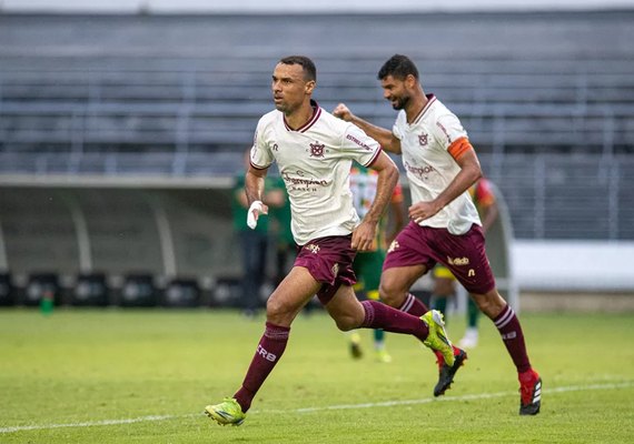 CRB deve ter três zagueiros contra o Cruzeiro