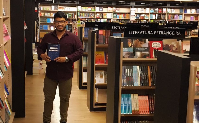Alagoano aposta em livro digital e alcança 10 mil e-books vendidos no mês de lançamento