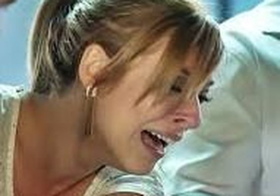 'Rock Story': Mafioso vai atrás de Alex e ameaça jogar bebê de Marisa pela janela
