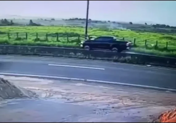 Vídeo mostra atropelamento que matou militar e deixou seu marido gravemente ferido em Arapiraca; confira