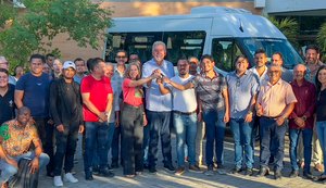 Deputado Paulão fortalece a UFAL Sertão com a entrega de novo veículo