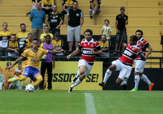 Santa Cruz estraga aniversário do Criciúma e vence de virada em SC