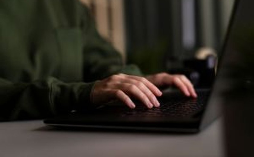 Cyberstalking: especialista indica o que fazer para evitar a perseguição virtual