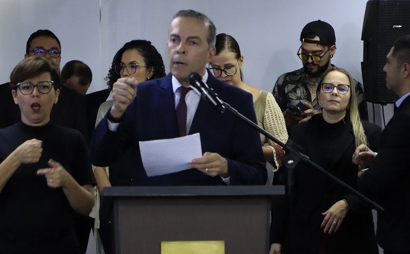 Joaldo Cavalcante recebe homenagens ao se despedir da Secom estadual