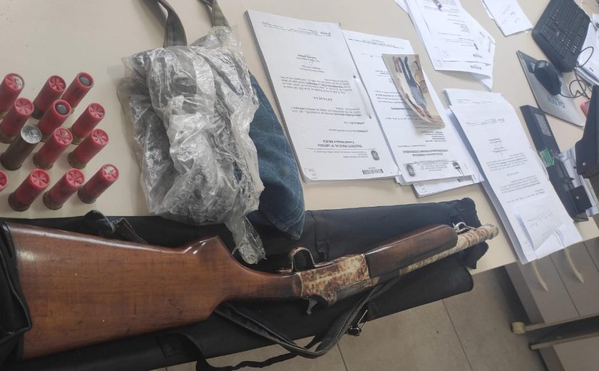 Mulher é presa por posse ilegal de arma de fogo em Estrela de Alagoas