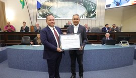 Assembleia homenageia Fernando Maciel com a comenda Omar Coelho de Mello