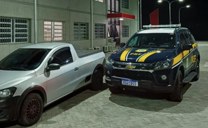 Homem é detido pela PRF em Santana do Ipanema com carro furtado e adulterado