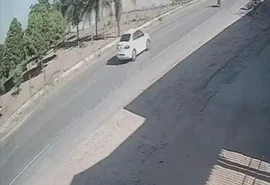 Homem morre após ser atingido por carro enquanto trafegava em ciclomotor na AL-110