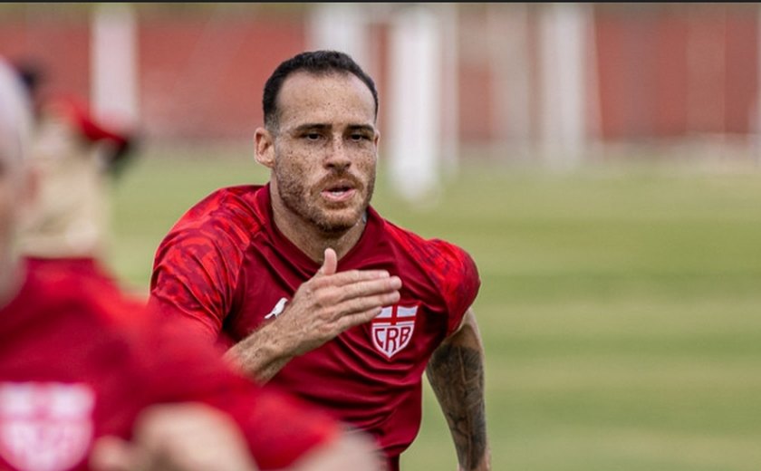 Pedro Castro prega calma e foco na reta decisiva da Série B: 'O importante é estar no G6'