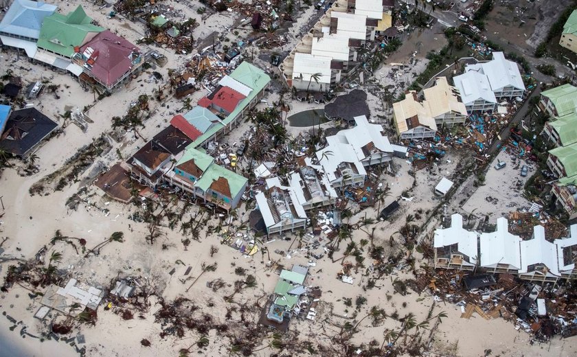 Furacão Irma deixa mortos e causa destruição no Caribe