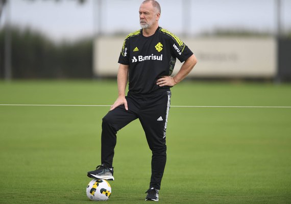 Mano Menezes fala em usar a base e buscar o melhor de cada jogador no Inter