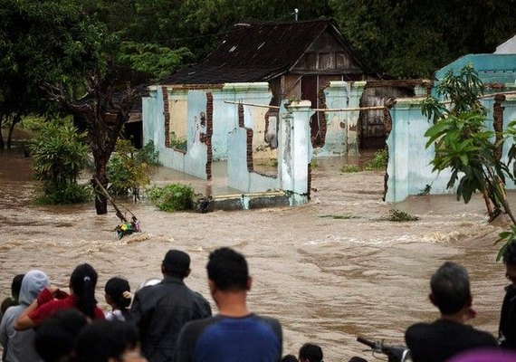 Fortes chuvas na Indonésia deixam mortos e desaparecidos