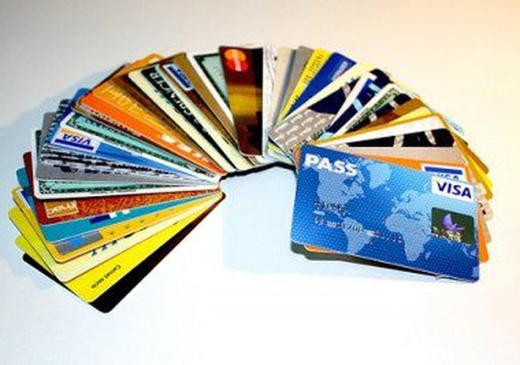 Novas regras para cartões de crédito começam a valer a partir de amanhã