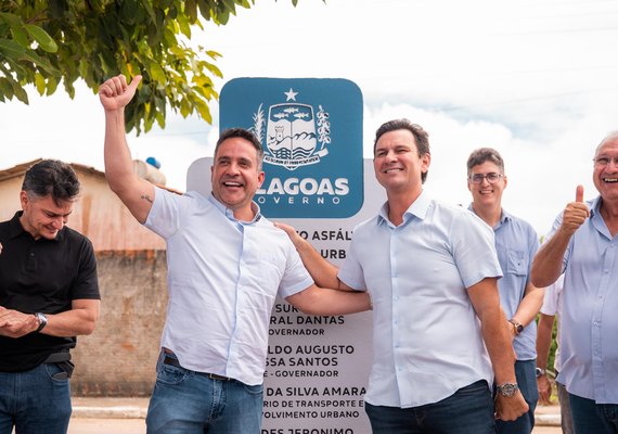 Governador inaugura pavimentação de 25 ruas e anuncia reforma de escolas e construção de creches em Coruripe