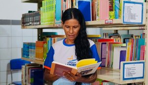 Estudante da Ejai Maceió realiza sonho de se tornar escritora e publica primeiro livro