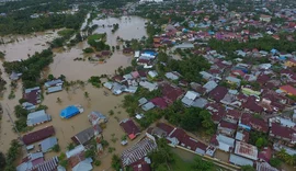 Enchentes na Indonésia deixaram mais de 1 mil mortos e 1,2 milhão de desabrigados