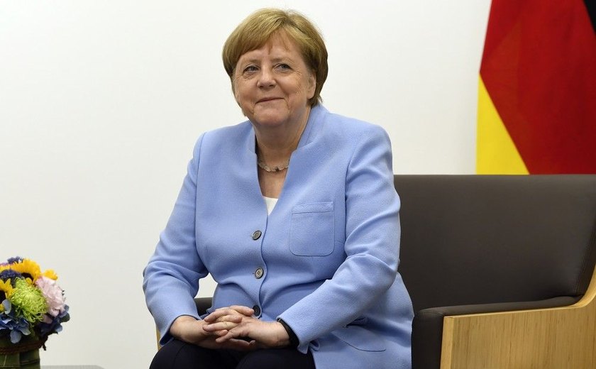 Aliados de Angela Merkel contêm avanço da extrema direita em eleições na Alemanha
