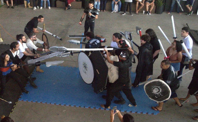 Especial de Natal da Associação Alagoana de Swordplay une magia natalina e cultura medieval em Maceió