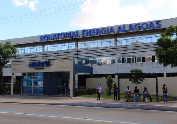 Com energia privatizada, nordestinos sofrem com preços altos e serviços ruins