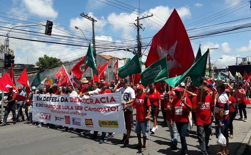 Movimento estudantil do IFAL realiza caminhada a favor do presidente Lula