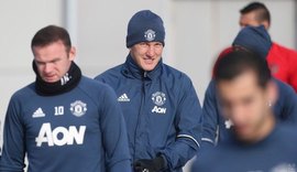 Schweinsteiger volta a treinar com elenco do Manchester United